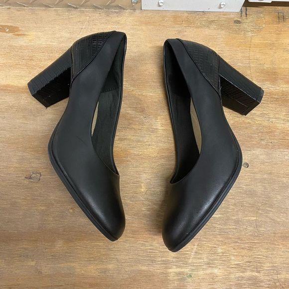 CLARKS (Worn Once!) Women's Alayna Ray Pumps Black Leather Block Heels, Size 8.5 - Picture 3 of 11